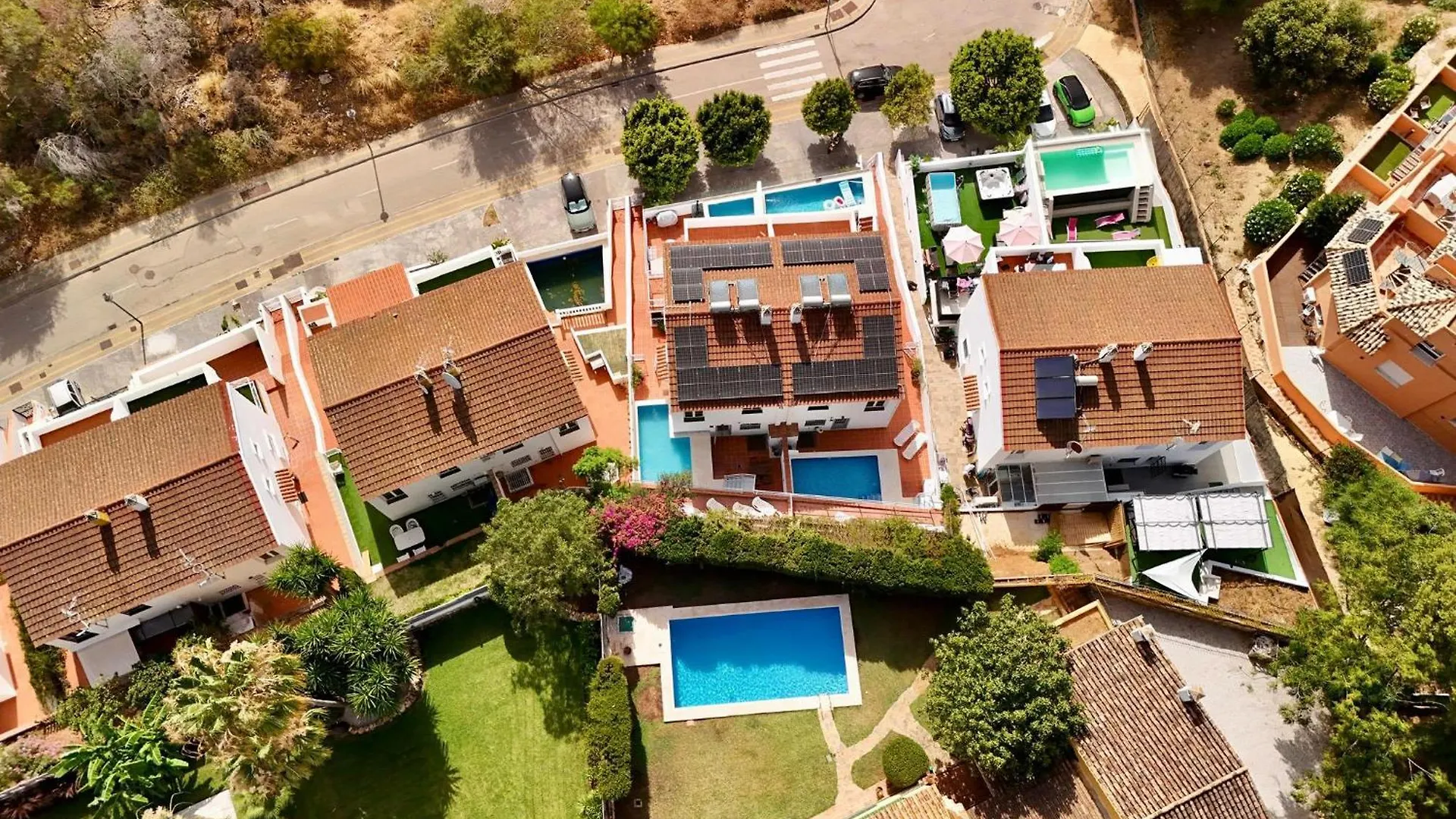 Luxury Apartments With Private Swimming Pool 马尔韦利亚