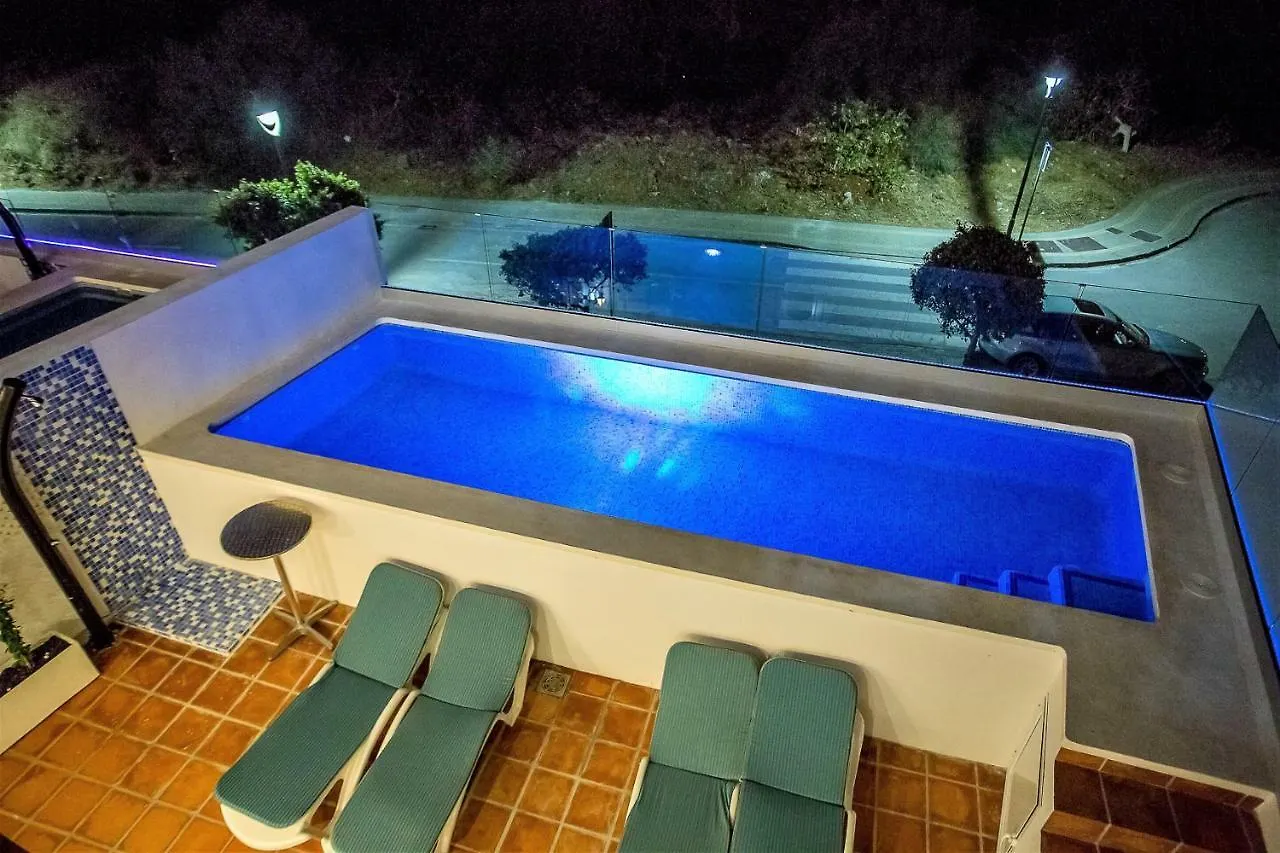 Luxury Apartments With Private Swimming Pool 马尔韦利亚 西班牙