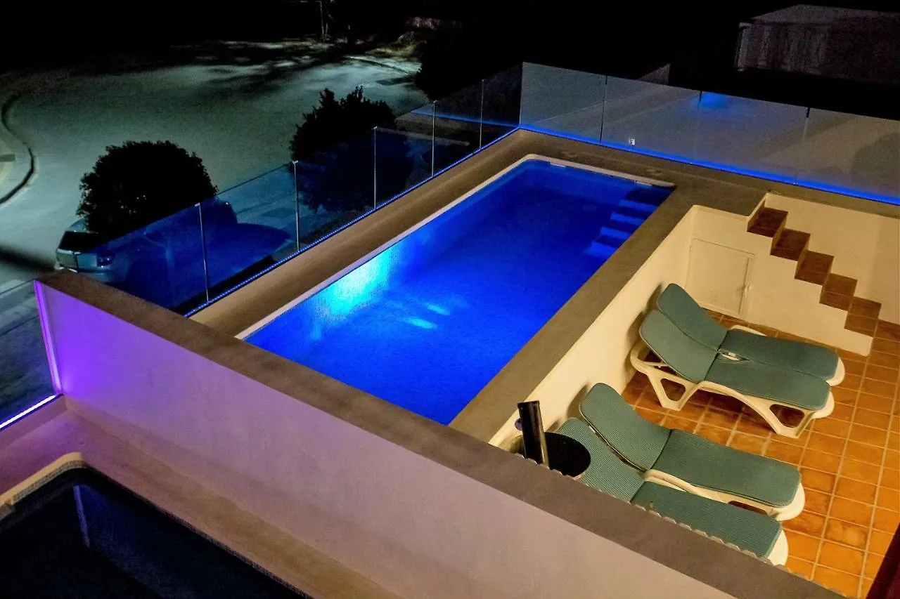 Luxury Apartments With Private Swimming Pool 马尔韦利亚